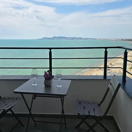 Sea View Apartment *
