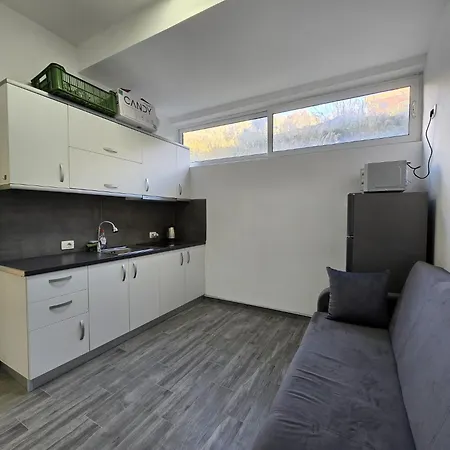 Sea View Apartment *